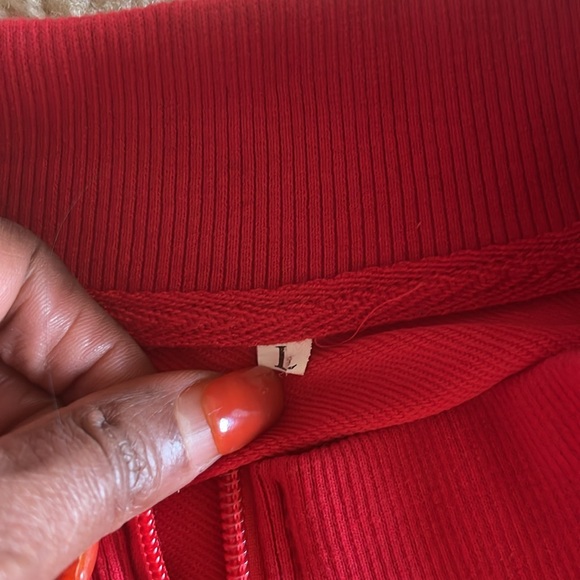 Red stylish track suit - Picture 5 of 9